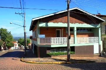 Alugar Casas / Padrão em São José do Rio Pardo. apenas R$ 1.310,00