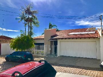 Alugar Casas / Padrão em São José do Rio Pardo. apenas R$ 2.500.000,00