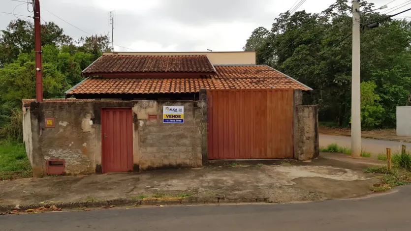 Alugar Casas / Padrão em São José do Rio Pardo. apenas R$ 380.000,00