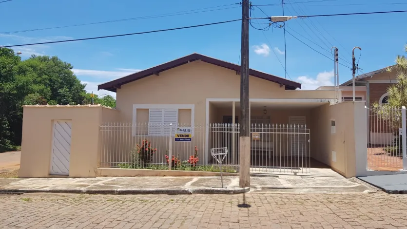 Alugar Casas / Padrão em São José do Rio Pardo. apenas R$ 658.000,00