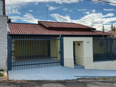 Alugar Casas / Padrão em São José do Rio Pardo. apenas R$ 1.700,00