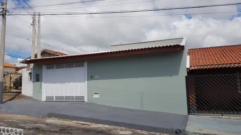 Alugar Casas / Padrão em São José do Rio Pardo. apenas R$ 390.000,00