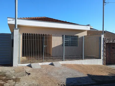 Alugar Casas / Padrão em São José do Rio Pardo. apenas R$ 2.100,00